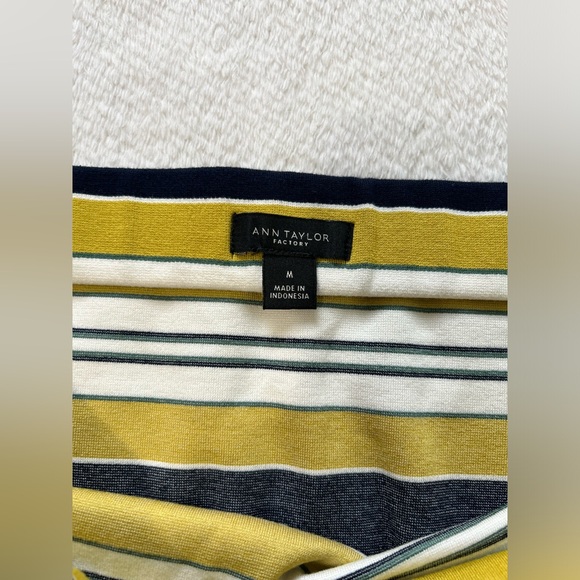 Ann Taylor Mini Skirt, EUC, Size M - Picture 3 of 4